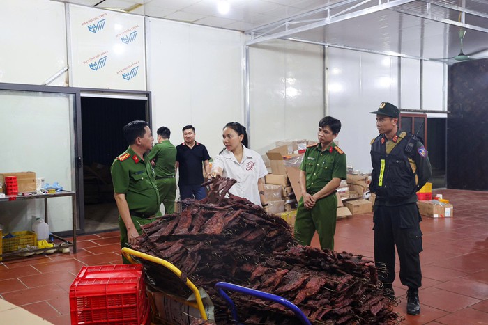 Cận cảnh kho chứa hàng chục tấn thịt bẩn đội lốt “đặc sản vùng cao” tại Phú Thọ- Ảnh 2.