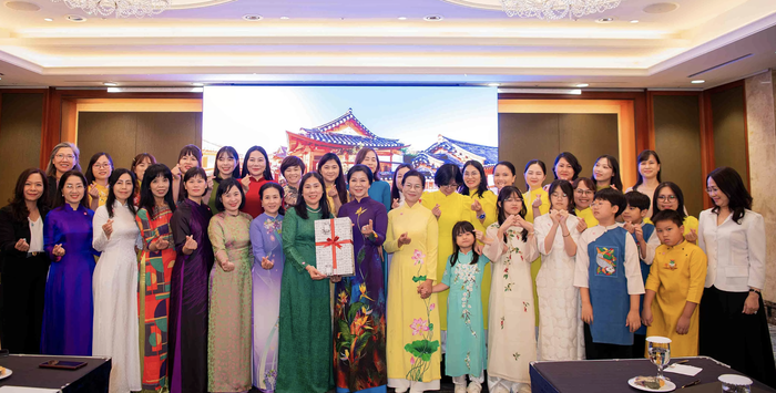 Phu nhân Ngô Phương Ly gặp gỡ các cô dâu Việt Nam tại Hàn Quốc - Ảnh 2.