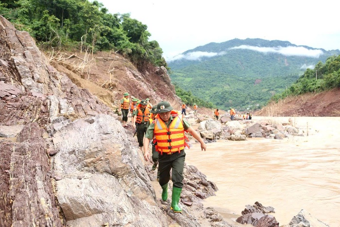 Nghệ An: Bảo đảm học sinh vùng lũ được đến trường đúng ngày khai giảng- Ảnh 4.