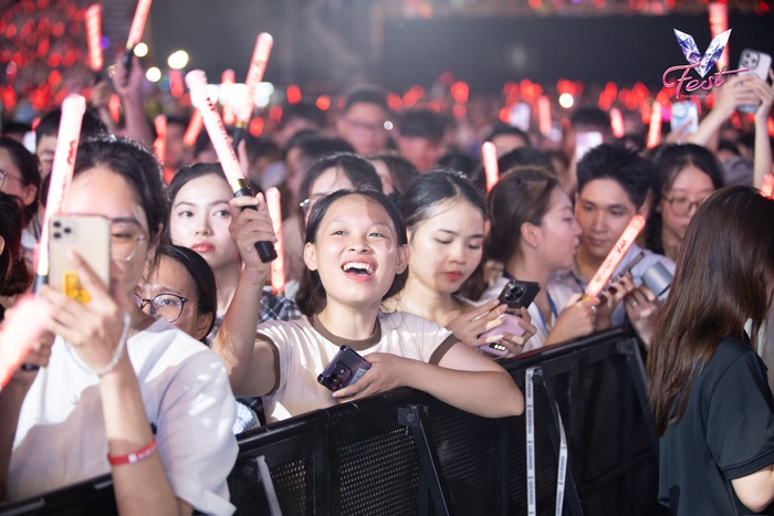 Khán giả của concert V Fest - Thanh xuân rực rỡ Khán giả của concert V Fest - Thanh xuân rực rỡ