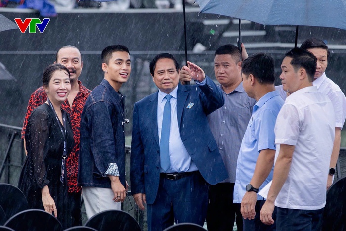 Thủ tướng Phạm Minh Chính đến động viên ê kíp V Fest vào trưa 10/8 Thủ tướng Phạm Minh Chính đến động viên ê kíp V Fest vào trưa 10/8