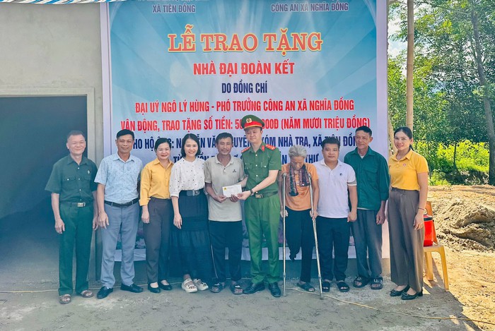 Phó trưởng Công an xã giúp các hộ nghèo có mái nhà để an cư- Ảnh 2.