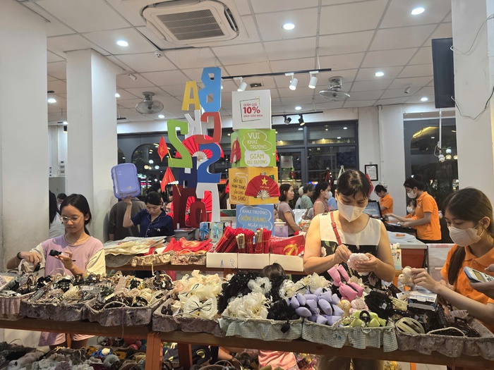 Hàng loạt sản phẩm khuyến mại đến 50% mùa tựu trường - Ảnh 1. Hàng loạt sản phẩm khuyến mại đến 50% mùa tựu trường - Ảnh 1.