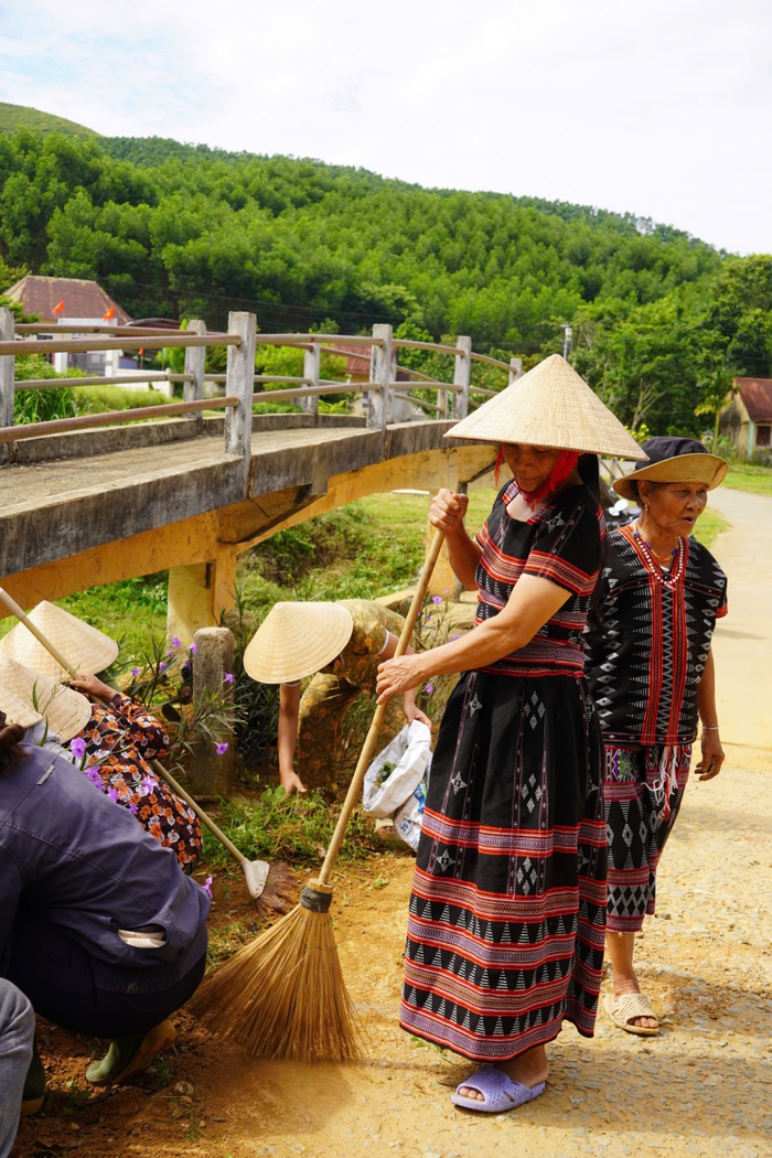 Bình Điền ra quân "Ngày Chủ nhật xanh", làm mới diện mạo nông thôn- Ảnh 1.