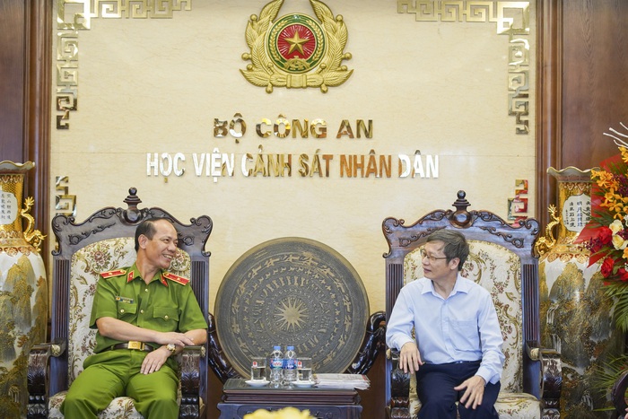 Báo Phụ nữ Việt Nam chúc mừng Học viện Cảnh sát nhân dân nhân dịp 80 năm Ngày truyền thống CAND- Ảnh 3. Báo Phụ nữ Việt Nam chúc mừng Học viện Cảnh sát nhân dân nhân dịp 80 năm Ngày truyền thống CAND- Ảnh 3.