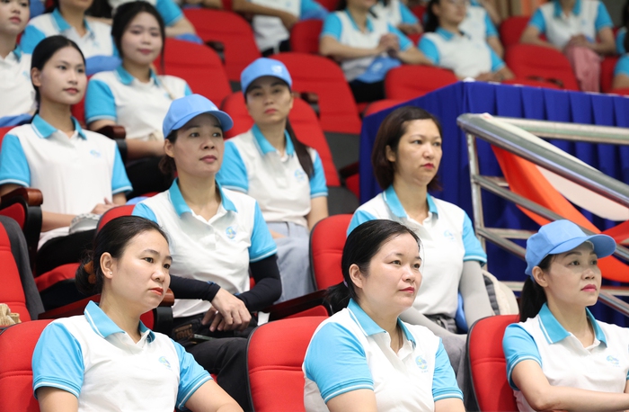 Chủ tịch Hội LHPNVN Nguyễn Thị Tuyến thăm, động viên khối Phụ nữ Việt Nam tham gia diễu hành A80- Ảnh 4. Chủ tịch Hội LHPNVN Nguyễn Thị Tuyến thăm, động viên khối Phụ nữ Việt Nam tham gia diễu hành A80- Ảnh 4.