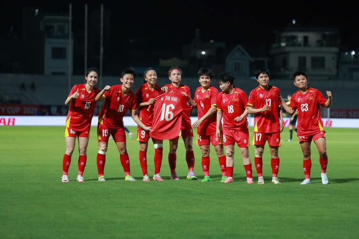 AFF Cup 2025: Đánh bại Thái Lan, Đội tuyển nữ Việt Nam giành ngôi Nhất bảng- Ảnh 10.