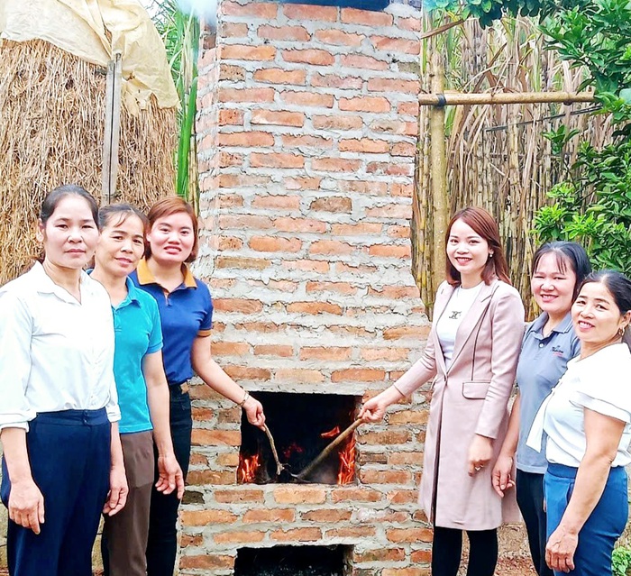 Nhân rộng mô hình "Lò đốt rác hộ gia đình", góp phần xây dựng nông thôn mới- Ảnh 2.