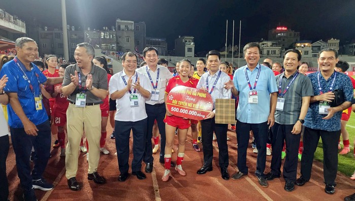Huấn luyện viên Mai Đức Chung xúc động gửi lời tri ân cổ động viên- Ảnh 3. Huấn luyện viên Mai Đức Chung xúc động gửi lời tri ân cổ động viên- Ảnh 3.