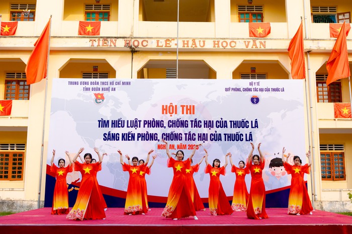 Phòng, chống tác hại của thuốc lá trong trường học: Tạo "lá chắn" bảo vệ học sinh- Ảnh 3.