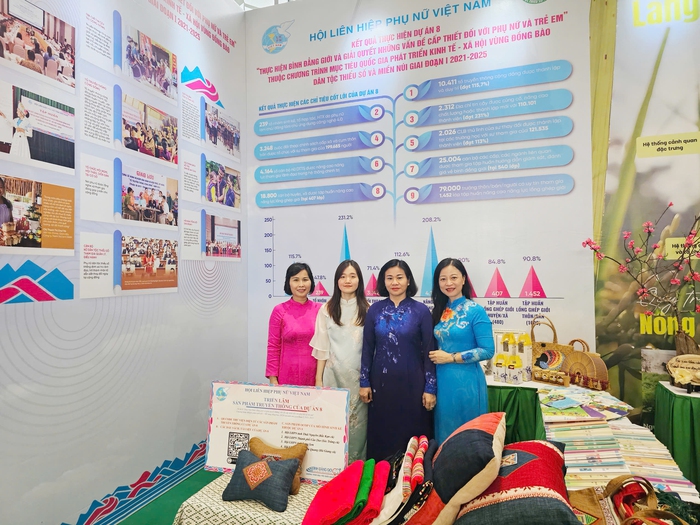 Thủ tướng: Có chính sách ưu tiên, nguồn lực ưu tiên, tín dụng ưu tiên với vùng đồng bào dân tộc thiểu số và miền núi- Ảnh 13.