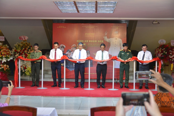 Khai mạc trưng bày chuyên đề "Công an nhân dân - 80 năm khắc ghi lời Bác"- Ảnh 1.