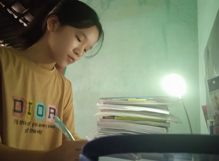 Giấc mơ gieo con chữ của cô học trò nghèo - Ảnh 1.