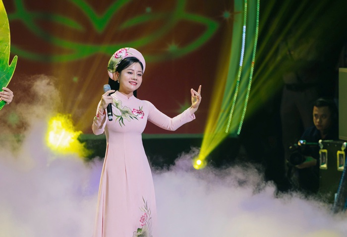 Nữ đại úy Công an và hành trình gieo yêu thương qua tiếng hát- Ảnh 1.