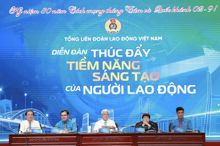 Tôn vinh tinh thần đổi mới sáng tạo, trí tuệ và khát vọng cống hiến của công nhân, viên chức, người lao động- Ảnh 2.