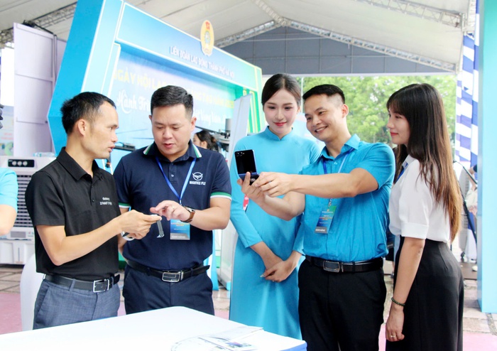 Tôn vinh tinh thần đổi mới sáng tạo, trí tuệ và khát vọng cống hiến của công nhân, viên chức, người lao động- Ảnh 4.