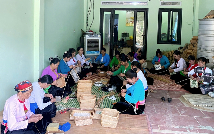 Thoát nghèo từ nghề mây tre đan truyền thống- Ảnh 1.