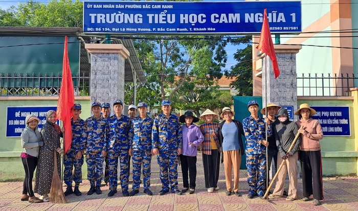 Trung đoàn 451: Nhiều hoạt động ý nghĩa cùng thầy cô giáo và con đỡ đầu đón năm học mới- Ảnh 1.