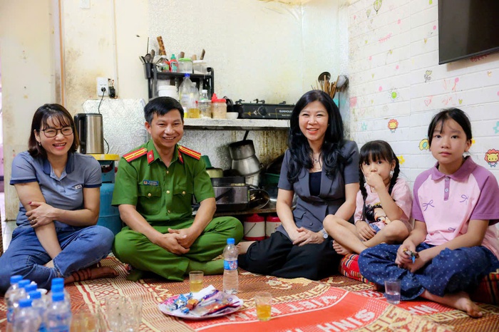 Phu nhân Ngô Phương Ly thăm gia đình liệt sĩ, thương binh tại Sơn La- Ảnh 4.