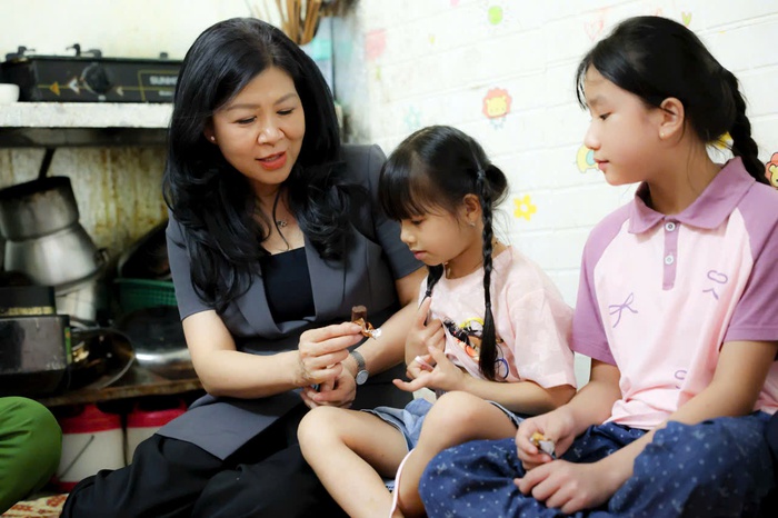 Phu nhân Ngô Phương Ly thăm gia đình liệt sĩ, thương binh tại Sơn La- Ảnh 5.