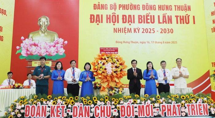 Bà Trần Thị Huyền Thanh làm Bí thư Đảng ủy phường Đông Hưng Thuận- Ảnh 1.