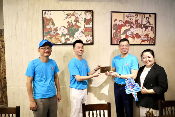 Hướng tới môi trường mỗi du khách, người dân đều được hít thở bầu không khí trong lành không khói thuốc- Ảnh 2.