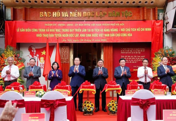 Di tích lịch sử 48 Hàng Ngang - "Địa chỉ đỏ" giữa lòng Thủ đô trưng bày những gì?- Ảnh 1.