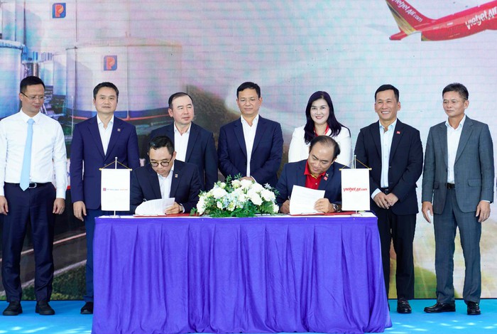 Vietjet hợp tác cùng Petrolimex sử dụng nhiên liệu SAF, bước tiến quan trọng trong hành trình chuyển đổi xanh của ngành hàng không- Ảnh 2.