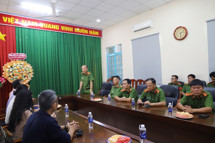 Báo Phụ nữ Việt Nam chúc mừng Tiểu đoàn Cảnh sát cơ động số 1 - Trung đoàn CSCĐ Đông Nam TPHCM - Ảnh 2.