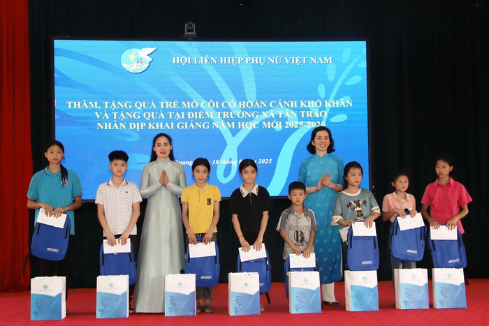 Chủ tịch Hội LHPN Việt Nam Nguyễn Thị Tuyến tri ân nữ Đảng viên và tặng quà học sinh có hoàn cảnh khó khăn- Ảnh 4.