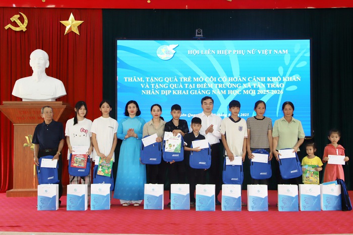Chủ tịch Hội LHPN Việt Nam Nguyễn Thị Tuyến tri ân nữ Đảng viên và tặng quà học sinh có hoàn cảnh khó khăn- Ảnh 3.