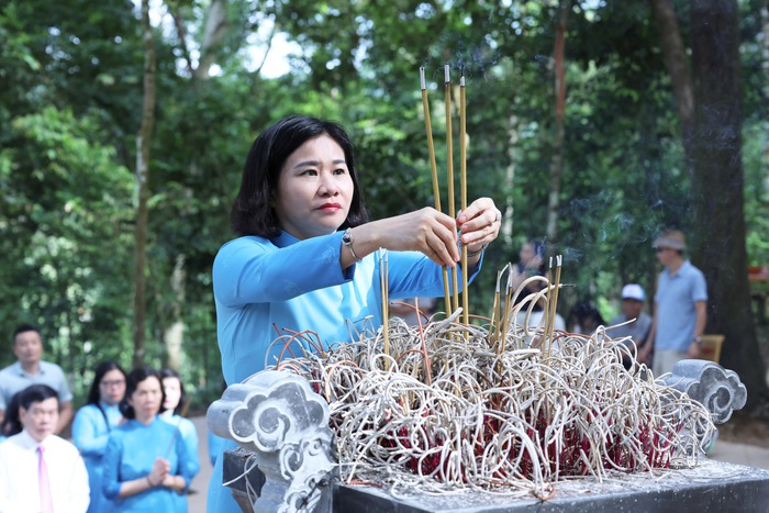 TƯ Hội LHPN Việt Nam tổ chức hoạt động về nguồn tại Khu di tích Quốc gia đặc biệt Tân Trào- Ảnh 1.