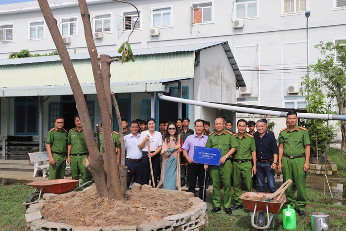 Báo Phụ nữ Việt Nam chúc mừng Tiểu đoàn Cảnh sát cơ động số 1 - Trung đoàn CSCĐ Đông Nam TPHCM - Ảnh 3.