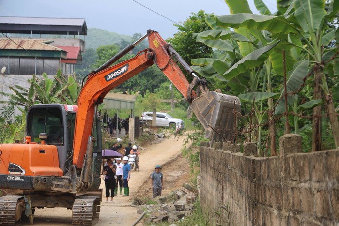 Hiến đất làm đường để mở hướng tương lai- Ảnh 2. Hiến đất làm đường để mở hướng tương lai- Ảnh 2.