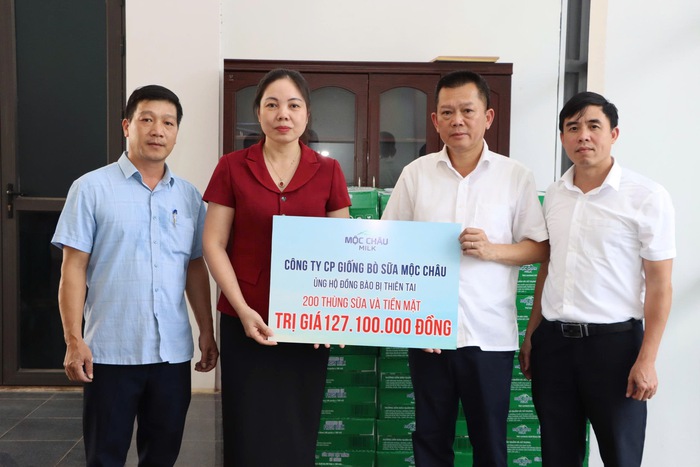Vinamilk hỗ trợ đồng bào Nghệ An khắc phục hậu quả thiên tai- Ảnh 12. Vinamilk hỗ trợ đồng bào Nghệ An khắc phục hậu quả thiên tai- Ảnh 12.