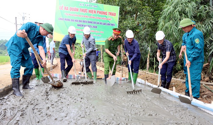 Hiến đất làm đường để mở hướng tương lai- Ảnh 1. Hiến đất làm đường để mở hướng tương lai- Ảnh 1.