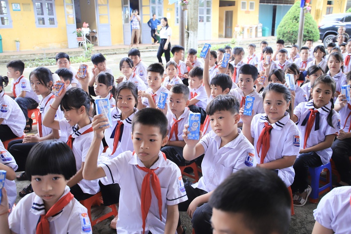 TƯ Hội LHPN Việt Nam về nguồn tại Tuyên Quang và tặng quà trẻ em có hoàn cảnh đặc biệt - Ảnh 6.