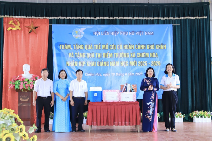 TƯ Hội LHPN Việt Nam về nguồn tại Tuyên Quang và tặng quà trẻ em có hoàn cảnh đặc biệt - Ảnh 3.