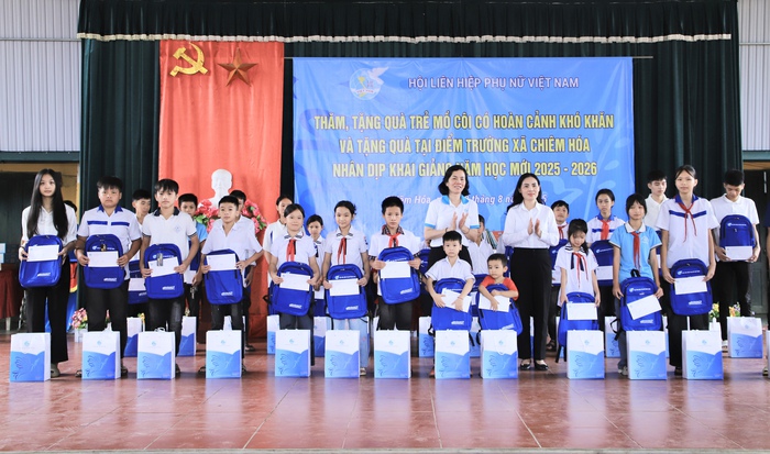 TƯ Hội LHPN Việt Nam về nguồn tại Tuyên Quang và tặng quà trẻ em có hoàn cảnh đặc biệt - Ảnh 5.