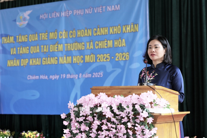 TƯ Hội LHPN Việt Nam về nguồn tại Tuyên Quang và tặng quà trẻ em có hoàn cảnh đặc biệt - Ảnh 2.