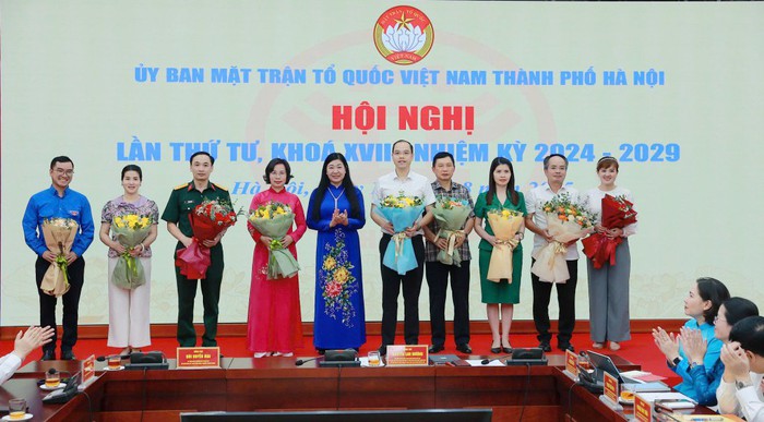 Bí thư phường Thanh Xuân giữ chức Phó Chủ tịch Thường trực Ủy ban MTTQ Việt Nam TP Hà Nội - Ảnh 2.