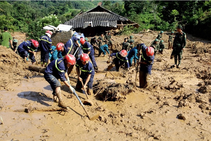 Điện Biên: Thăm hỏi, động viên gia đình có người tử vong do mưa lũ- Ảnh 1. Điện Biên: Thăm hỏi, động viên gia đình có người tử vong do mưa lũ- Ảnh 1.