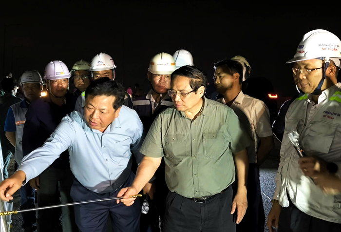Thủ tướng Phạm Minh Chính đốc thúc tiến độ cầu Nhơn Trạch, kết nối trục giao thông chiến lược- Ảnh 2.