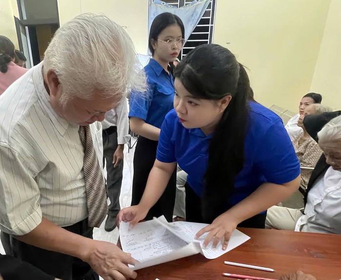Khi đoàn viên trở thành “cầu nối” trong thủ tục cấp đổi thẻ đảng viên- Ảnh 1.
