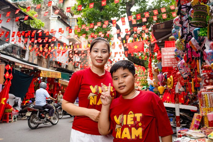 Nên lựa chọn trang phục như thế nào cho phù hợp ngày Quốc khánh 2/9?- Ảnh 4.