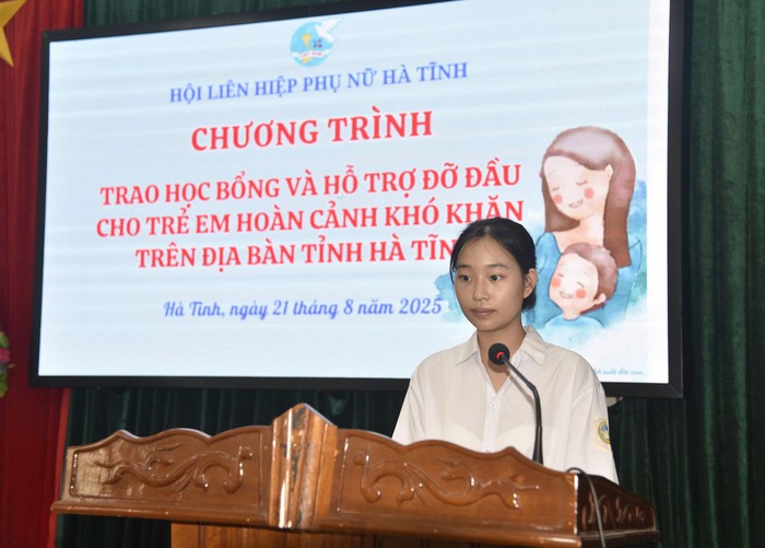Hà Tĩnh: Trao học bổng và kinh phí đỡ đầu cho trẻ em có hoàn cảnh khó khăn- Ảnh 2.