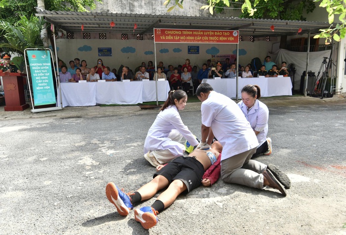 Bệnh nhân 74 tuổi người nước ngoài hồi phục ngoạn mục sau 95 phút ngưng tim- Ảnh 1.