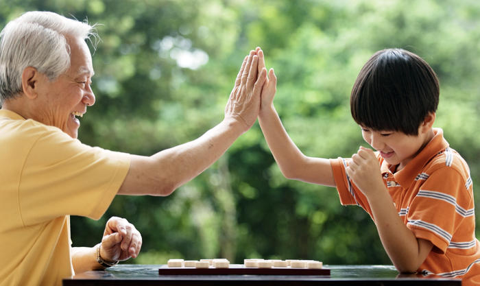 8 việc làm nhỏ để ông bà trở thành “người bạn lớn” của các cháu- Ảnh 1.