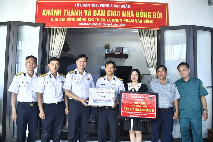 Vùng 2 Hải quân trao tặng "Nhà đồng đội" cho quân nhân khó khăn- Ảnh 1. Vùng 2 Hải quân trao tặng "Nhà đồng đội" cho quân nhân khó khăn- Ảnh 1.