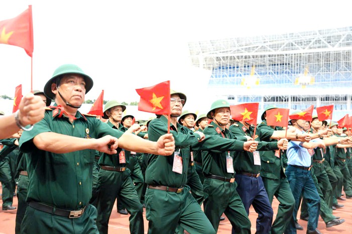 Chủ tịch MTTQVN thành phố Hà Nội thăm, động viên khối tham gia diễu binh, diễu hành A80- Ảnh 5.